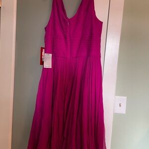 Elegant Magenta Sleeveless Dress
